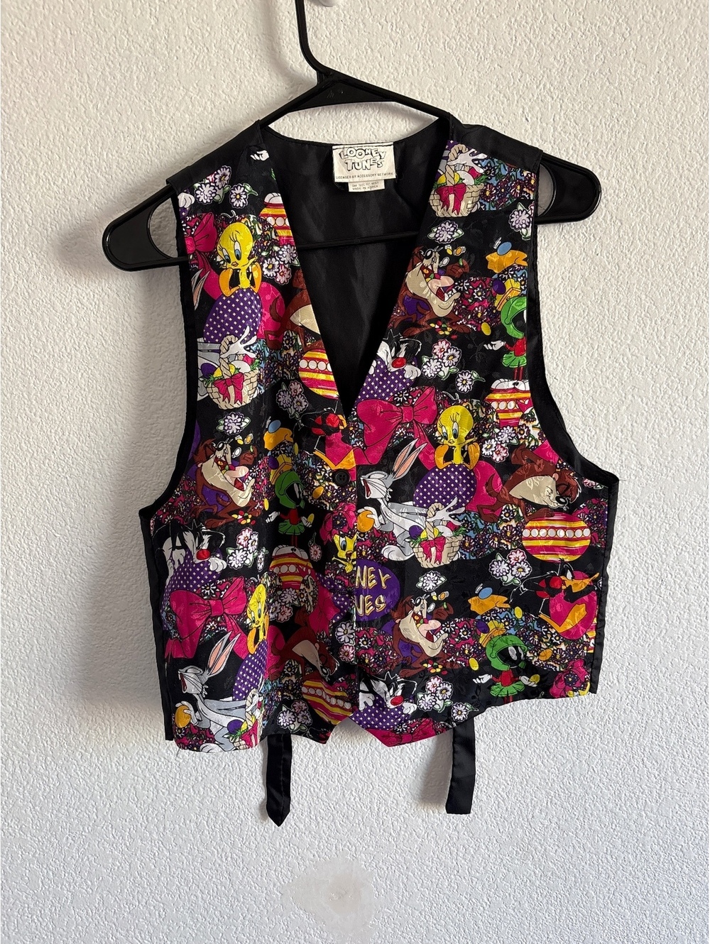 Vintage 1994 Looney Tunes Black Polyester Vest with Colorful Cartoon Character P